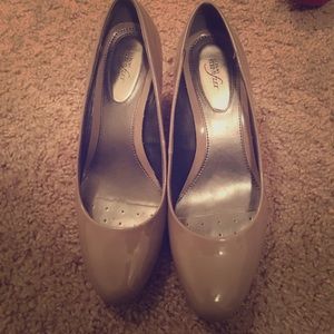 Nude wedges